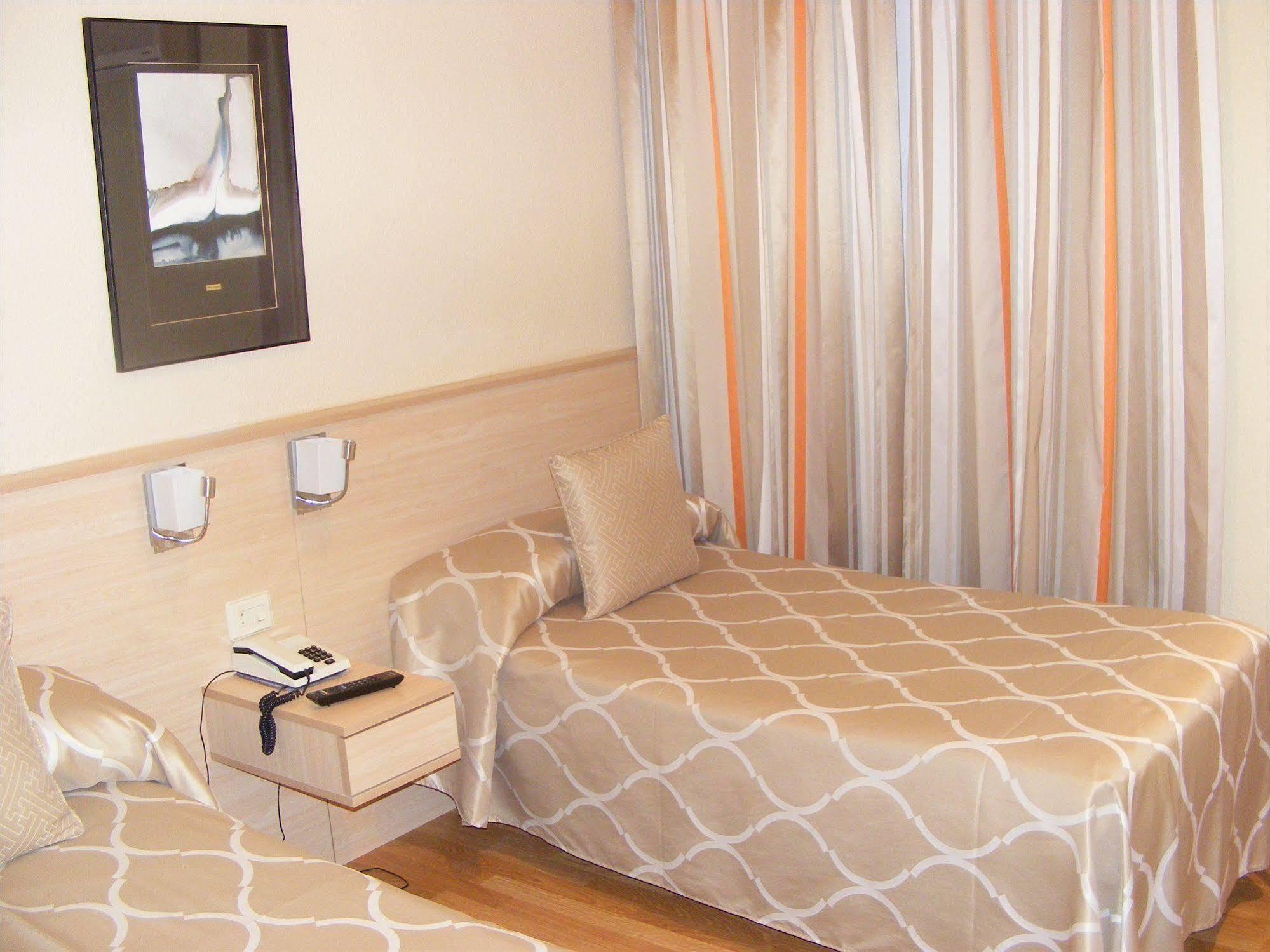Hotel Alkazar Валенсия Екстериор снимка